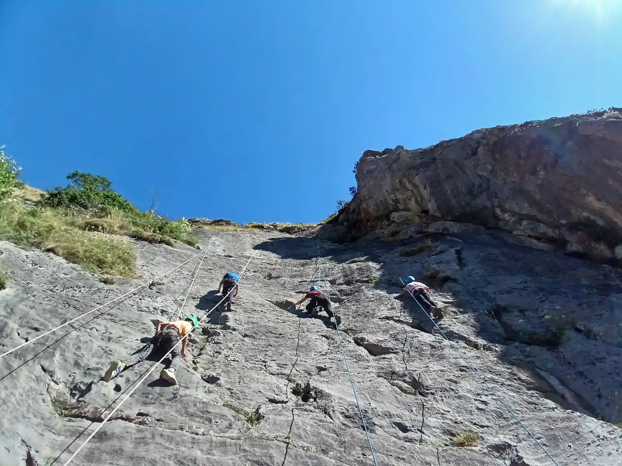 Initiation escalade avec guide diplômé UIAGM près de Saint-Lary, Hautes-Pyrénées